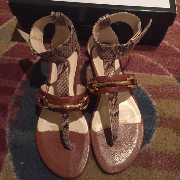 **SOLD**Nine West Sandals Serpent Pattern - Picture 2 of 8